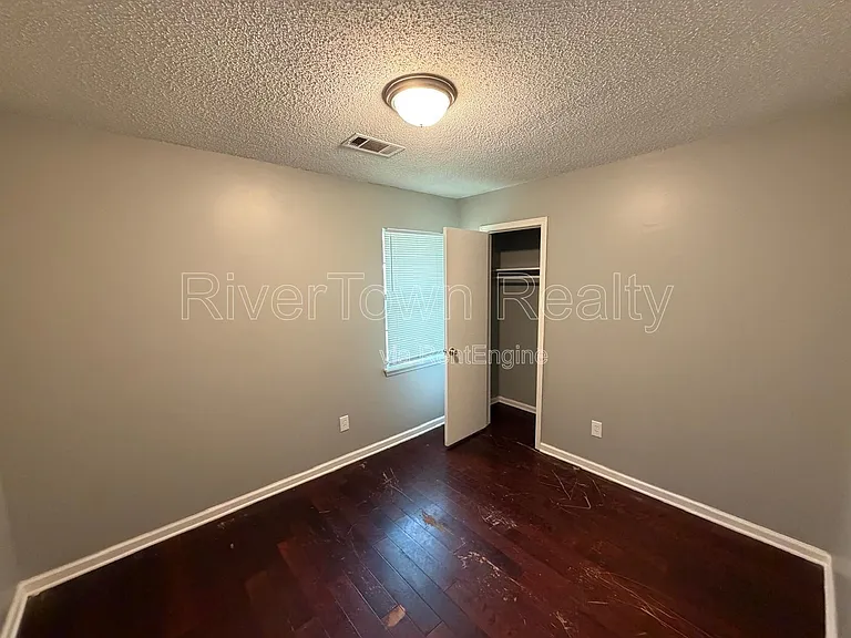 1375 Adelaide St — Photo 12
