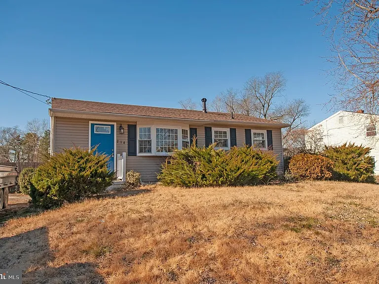 214 N Bradford St — Photo 2