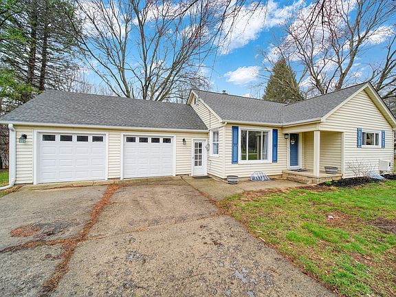 2nd image of 3032 Hendee Rd