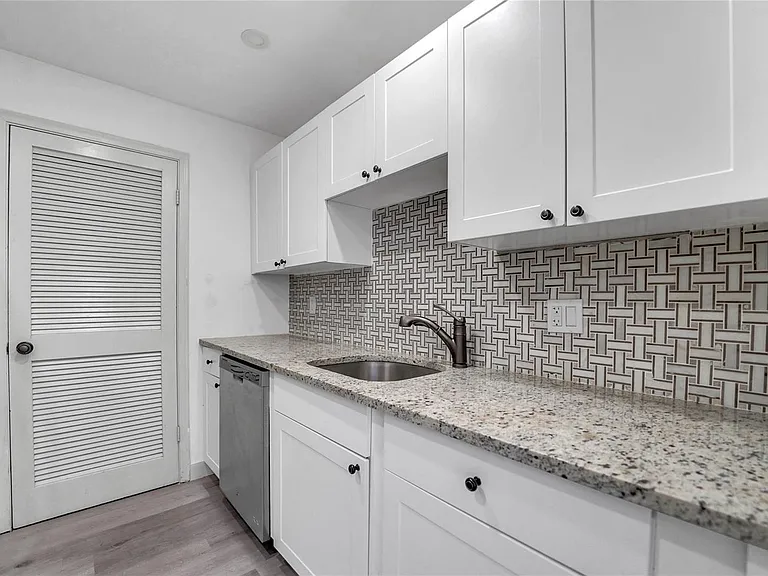 301 Croton Ave #302 — Photo 12