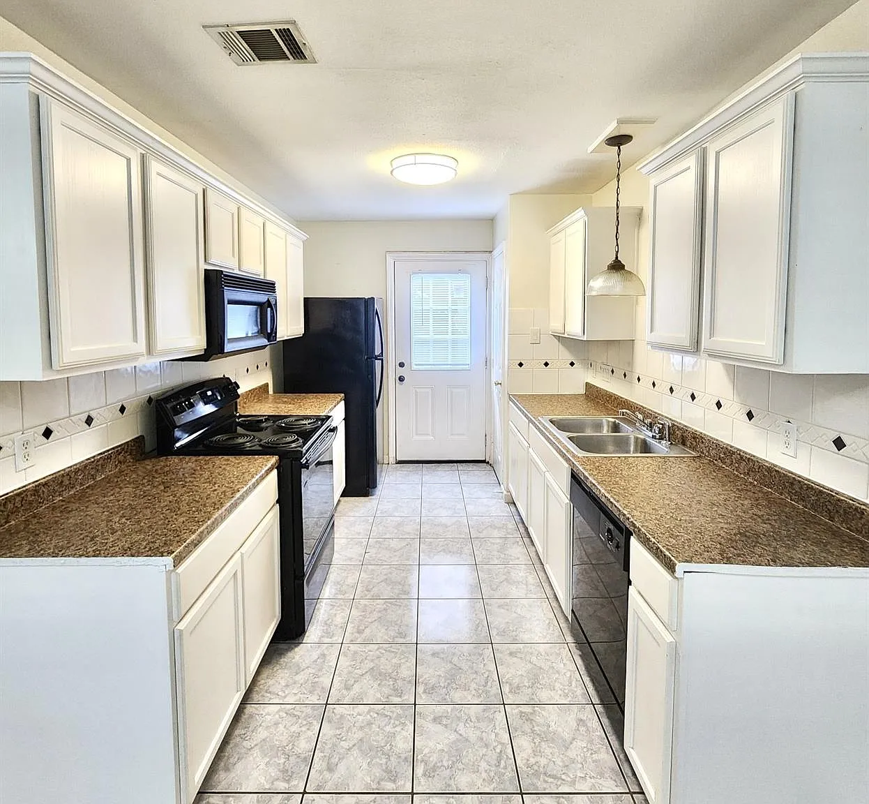 3 bed, 3.0 bath, 1446 sqft, $1,675 — Photo 4
