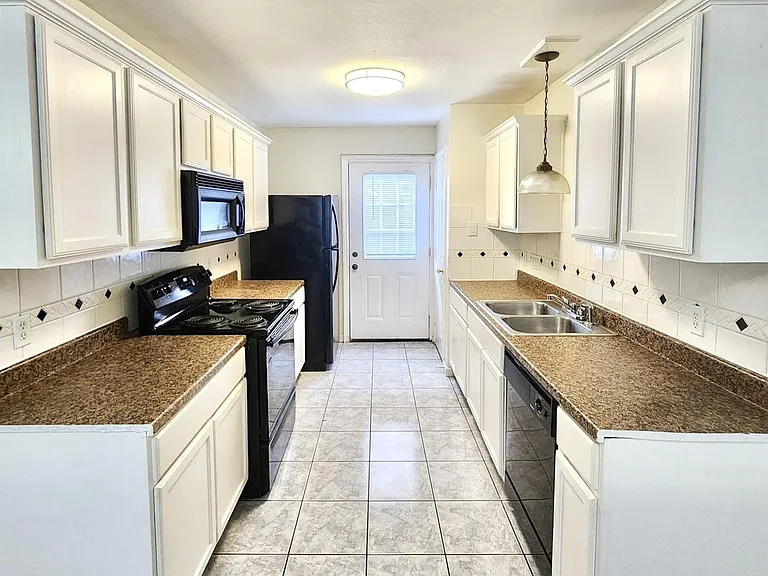 11899 Algonquin Dr #5 — Photo 4