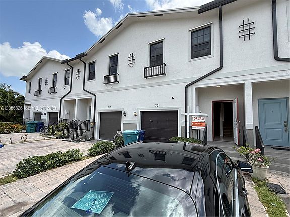 2nd image of 721 SW 11th St