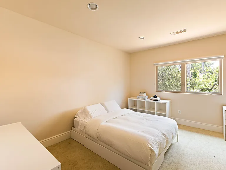 4820 Valjean Ave — Photo 24