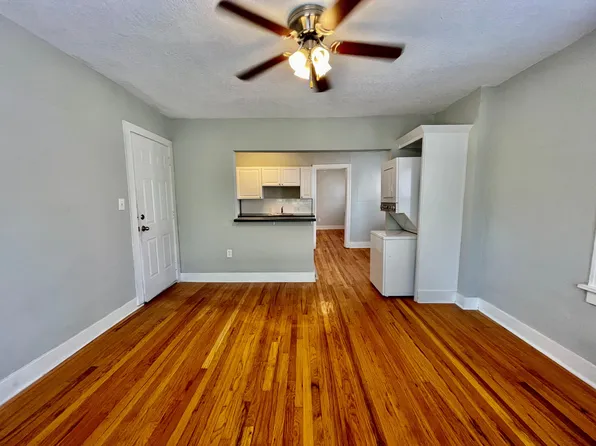 3715 Summit St APT 303, Kansas City, MO 64111
