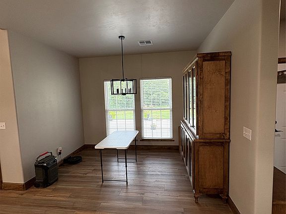 5th image of 2422 S McKenzie Dr