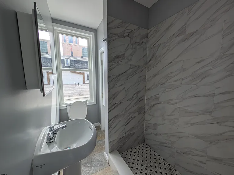 16 N Iowa Ave — Photo 5