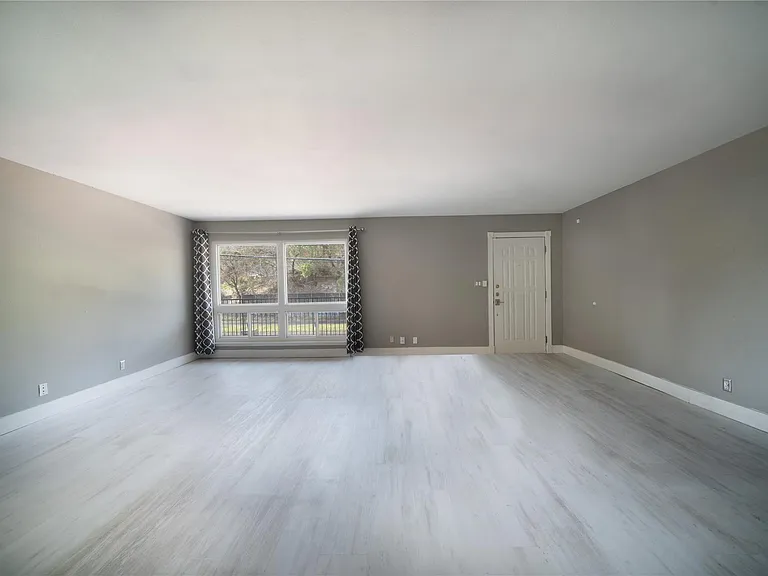 500 E Riverside Dr #242 — Photo 5
