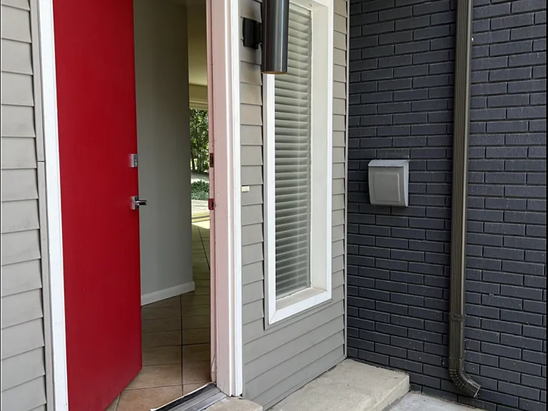 1813 S Laurelhurst Dr #1 — Photo 3