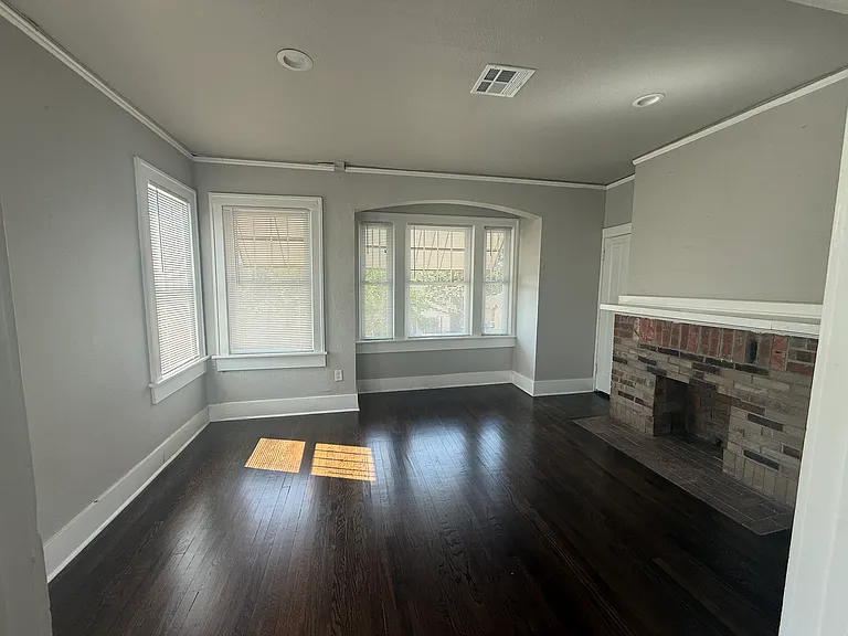 2029 E 2nd St E #1/2 — Photo 1