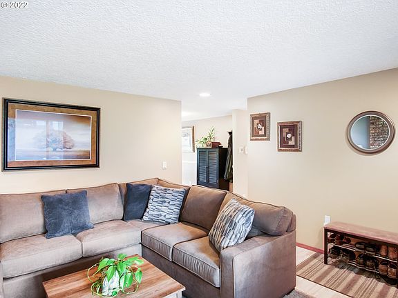 5th image of 15524 SE Crestwood Dr