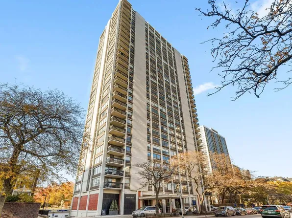 1455 N Sandburg Ter, Chicago, IL
