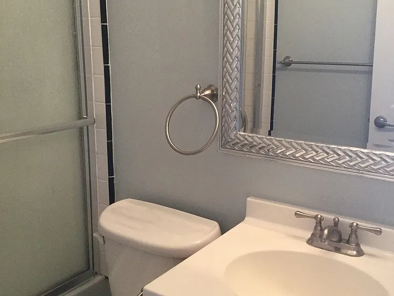 Howard & Lexington Apts — Photo 38