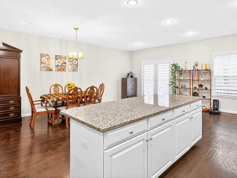 408 Fairmont Dr — Photo 32