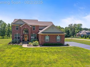 2833 Steeplechase, Highland, MI 48357