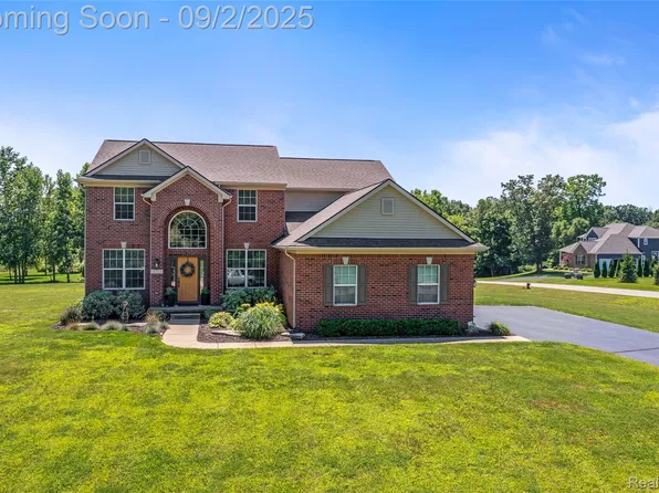 2833 Steeplechase, Highland, MI 48357