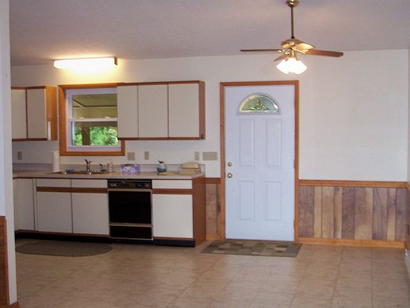 Kitchen w/dining area