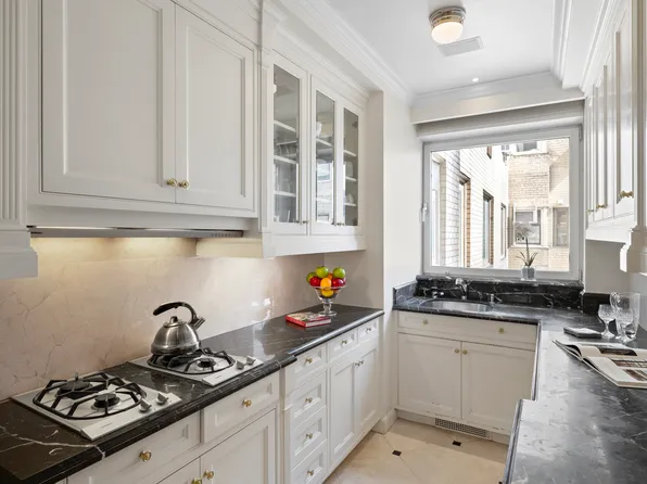 875 5th Avenue image 11 of 12