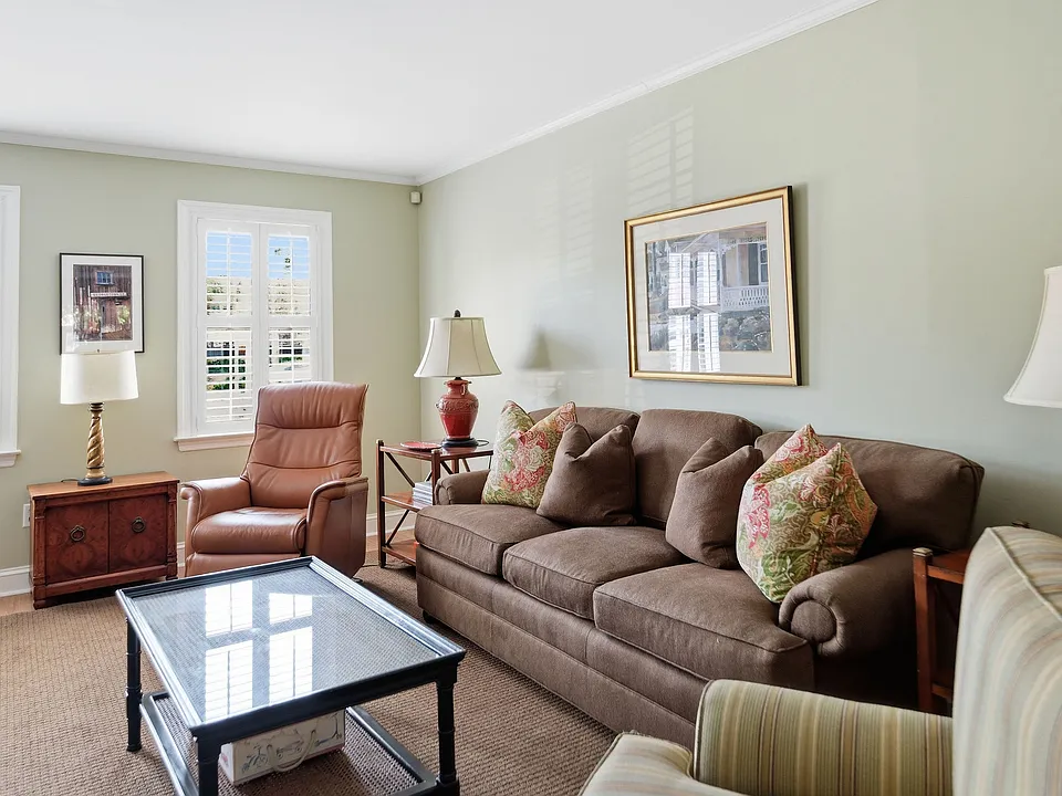24 Charlestowne Ct
