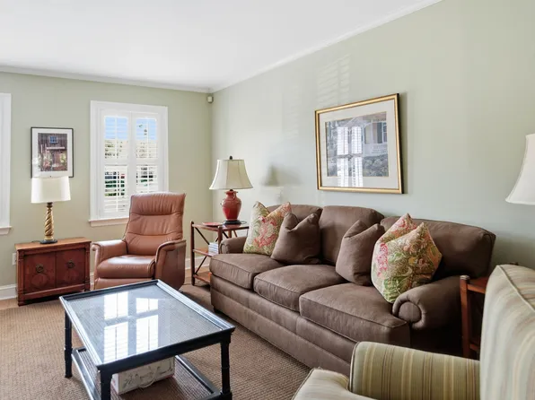 24 Charlestowne Ct, Charleston, SC 29401