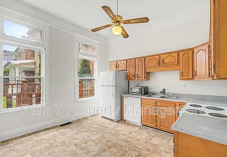 512 E Waldburg Ln — Photo 9