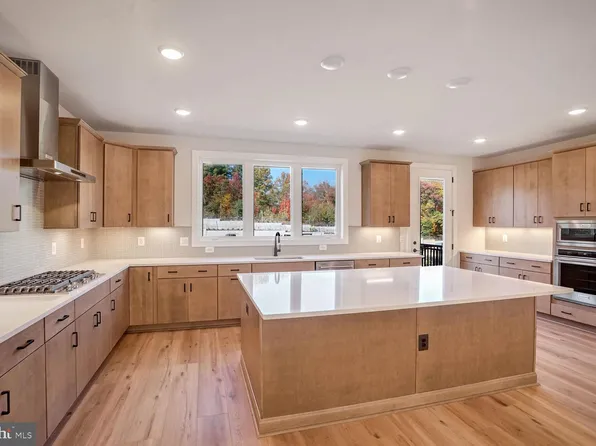 1651 Fellowship Sq, Reston, VA 20190