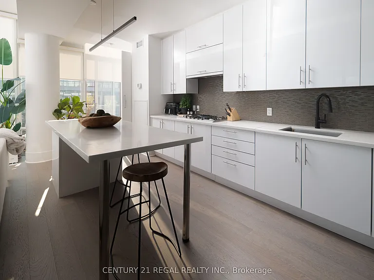 29 Queens Quay E #1014 — Photo 7