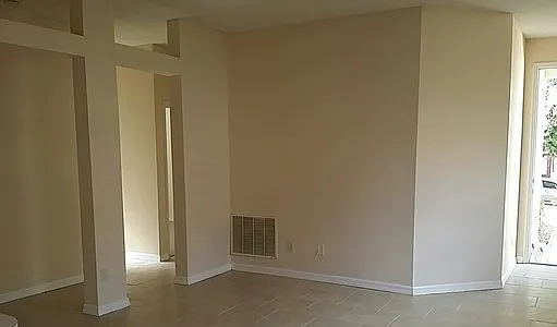 1077 Singleton Cir — Photo 3