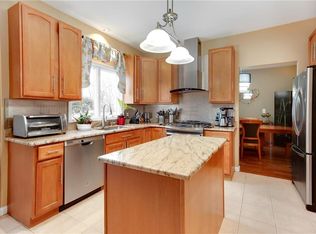 1527 Glenwood Dr, Piscataway, NJ