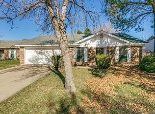 111 Kalmia Ct, Arlington, TX 76018