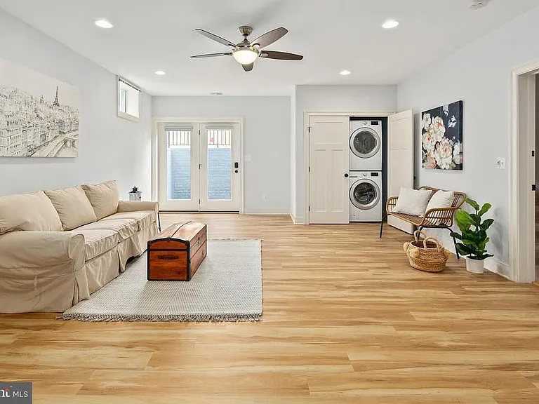 1036 N Danville St — Photo 2