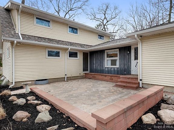 3rd image of 785 Dellwood Dr