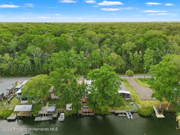 6380 Richard Dr, Weeki Wachee, FL 34607