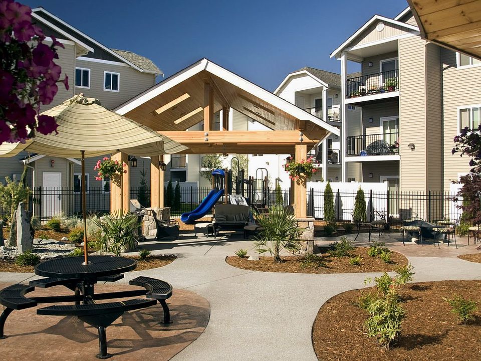 Plenty of amenities inside and out!
