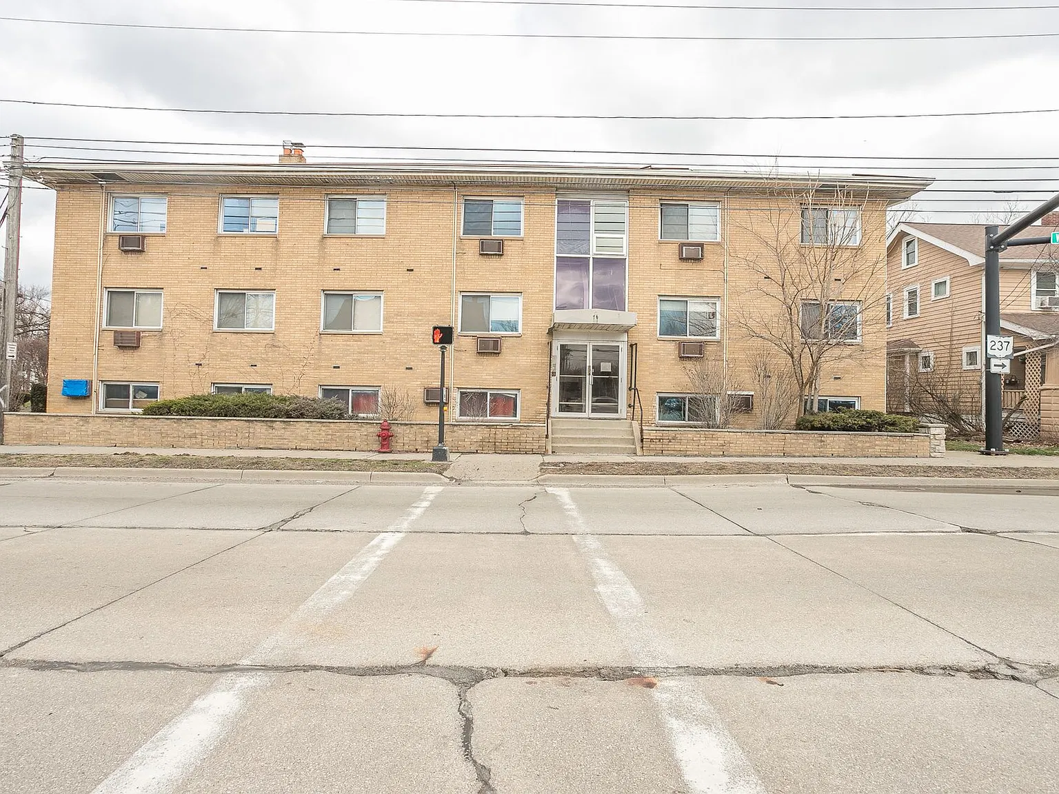 Bagley Pointe — Photo 1