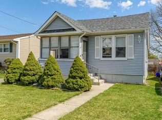 49 Lake View Blvd, Edison, NJ 08817