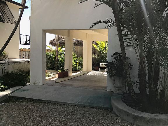 2nd image of 722 S Lake Dr