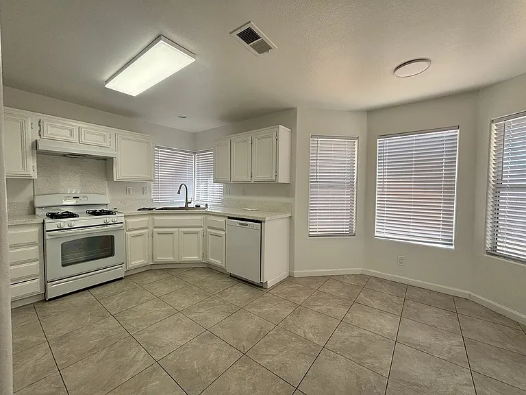 1734 Lightcap St — Photo 13