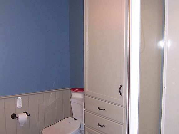 Lower level full bath