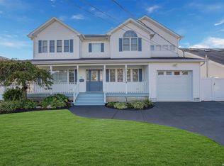 244 E Shore Rd, Lindenhurst, NY 11757