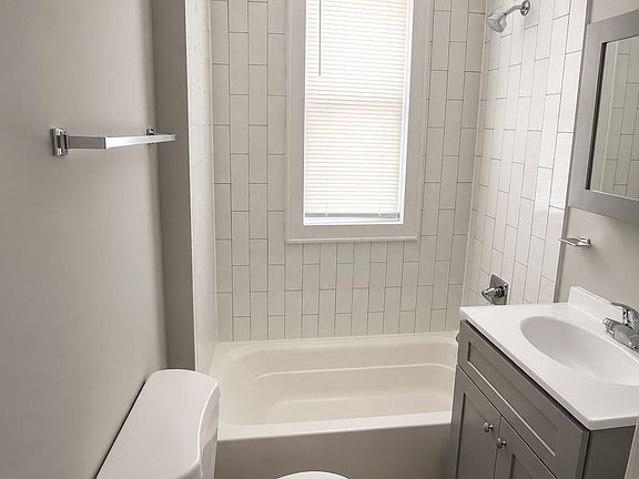 5th image of 208 Governor St APT 3R