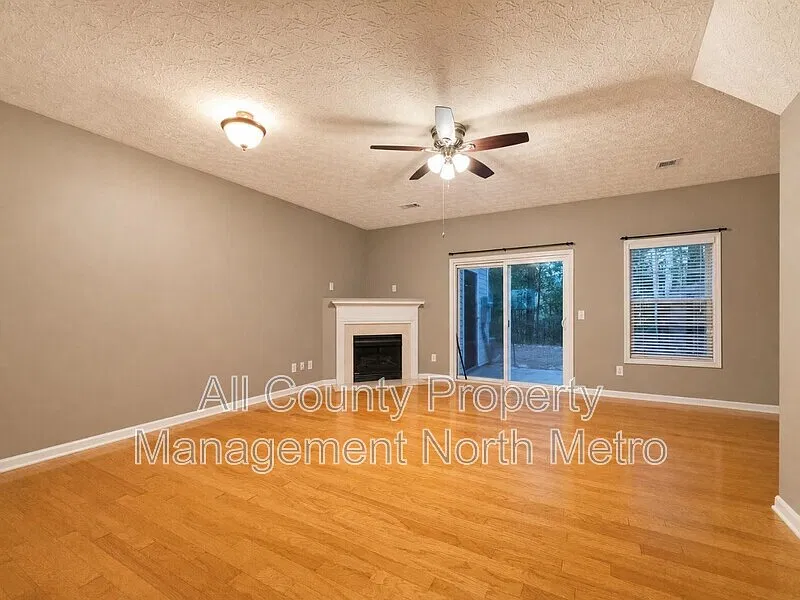 Maple Street — Photo 2