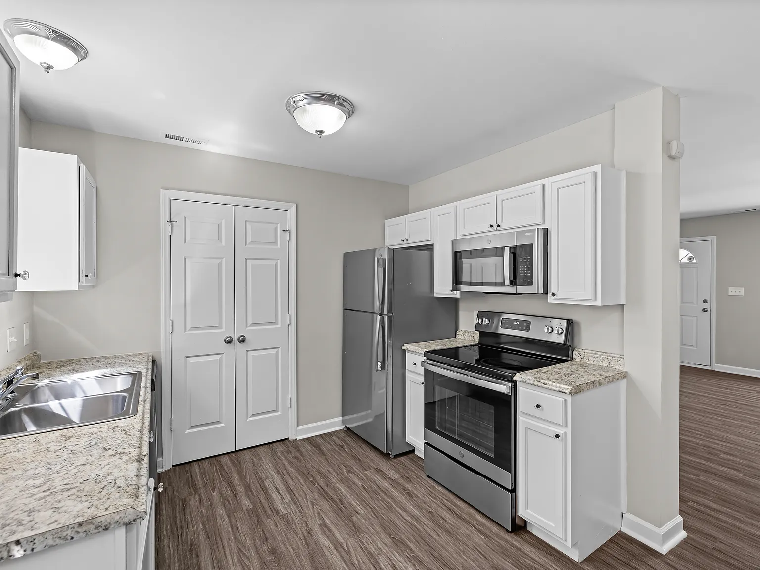 3 bed, 1144 sqft, $1,700 — Photo 2