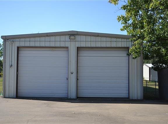2nd image of 1609 Nadine Ln