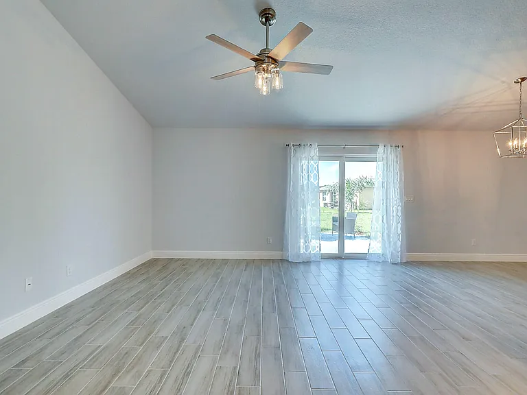 2352 SW Plum Ct — Photo 7