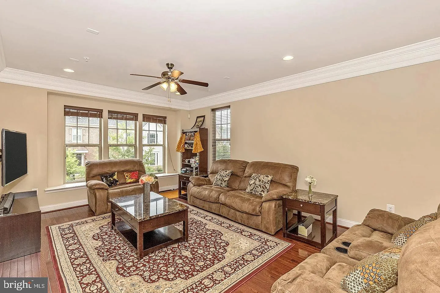 3 bed, 2.5 bath, 2410 sqft, $3,195 — Photo 1
