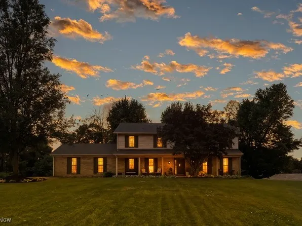 1141 Las Olas Blvd NW, North Canton, OH 44720