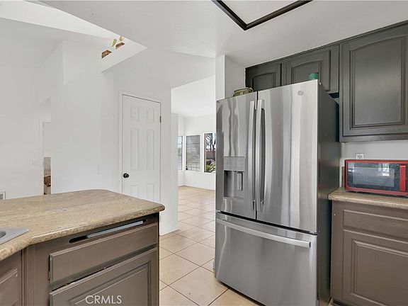 5th image of 661 N Larch Ave