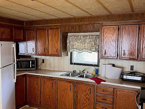2nd image of 308 Bahama Cir