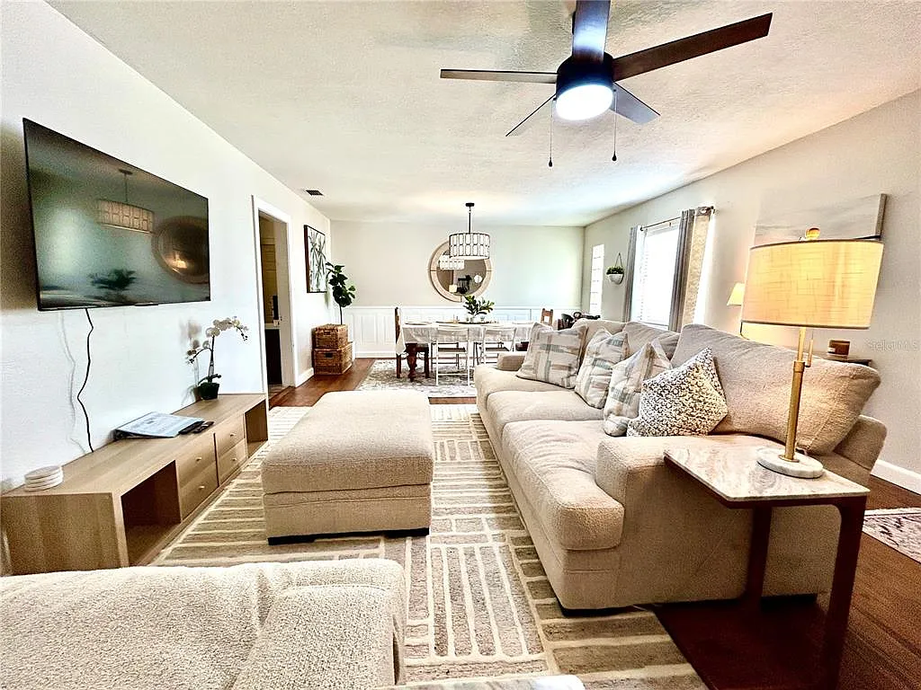 3 bed, 1.0 bath, 1160 sqft, $3,250 — Photo 3